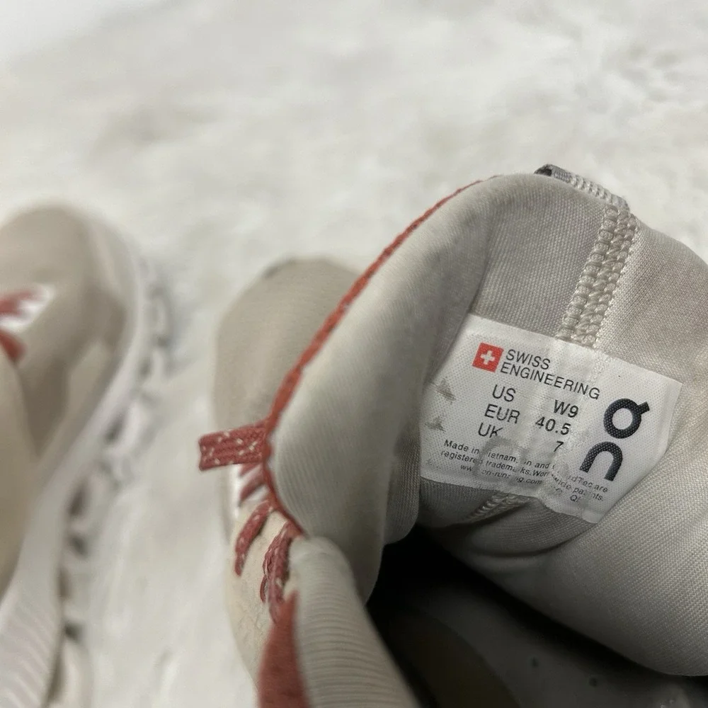 On Cloud Hi Edge Women's Sz 9 Sand Pearl Running Shoe CloudTec‎ Swiss Engineered